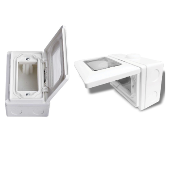 Hộp có nắp che mưa lắp nổi 3 thiết bị Panasonic . WEG8973LH-VN